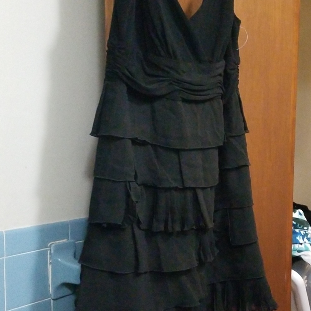 Dress - Picture 2 of 2